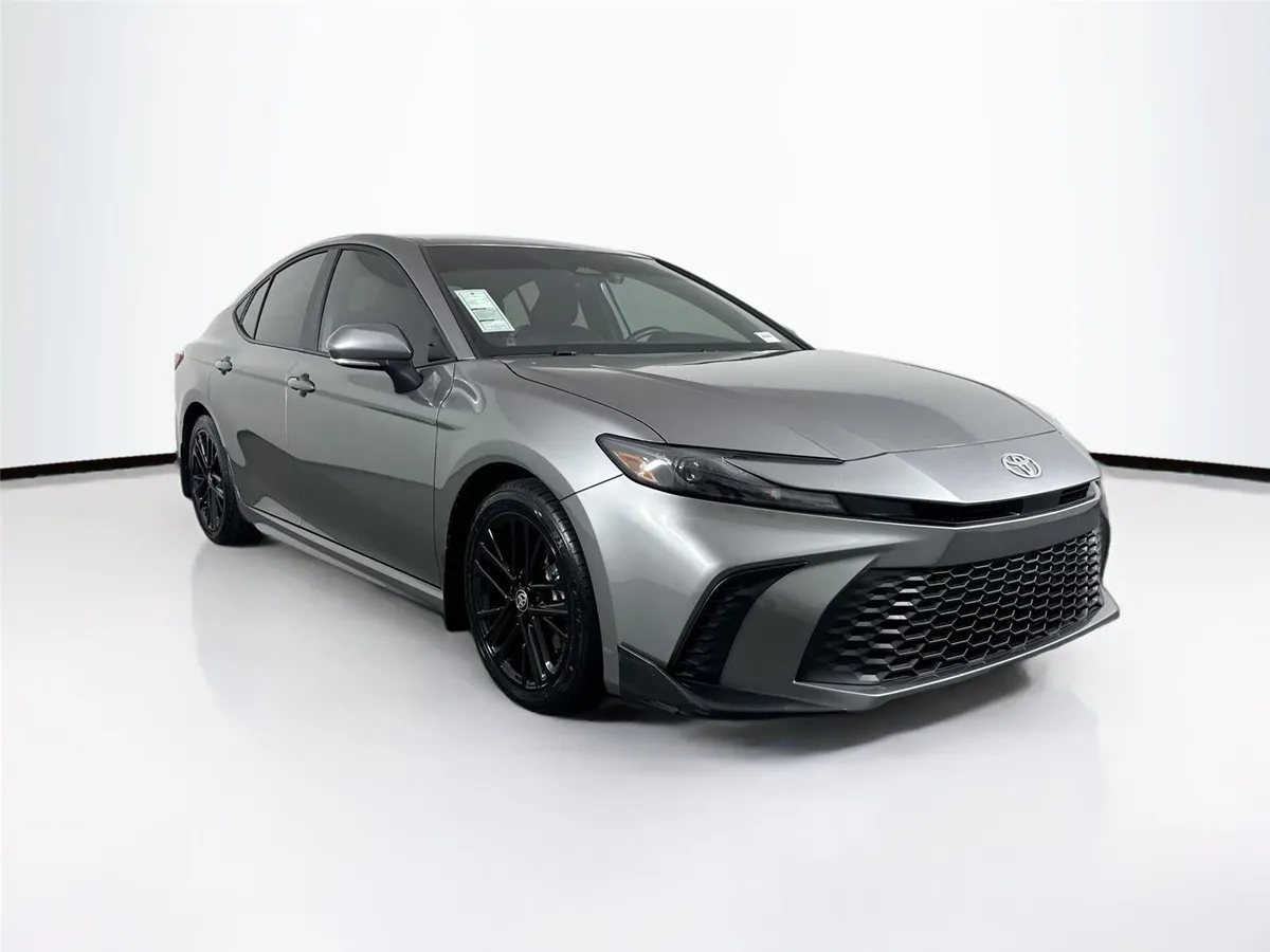 2025 Toyota Camry SE thumbnail 9