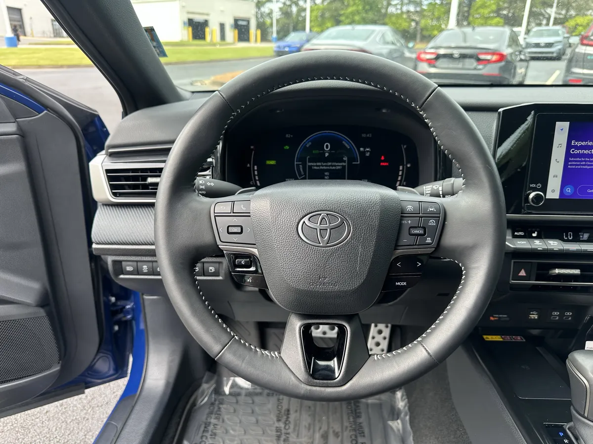 2025 Toyota Camry SE thumbnail 20