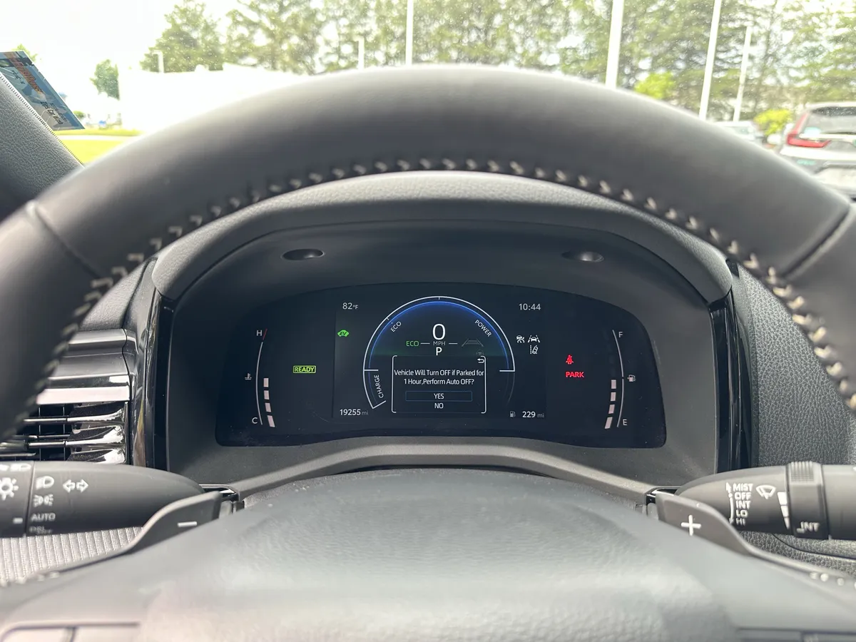 2025 Toyota Camry SE thumbnail 23