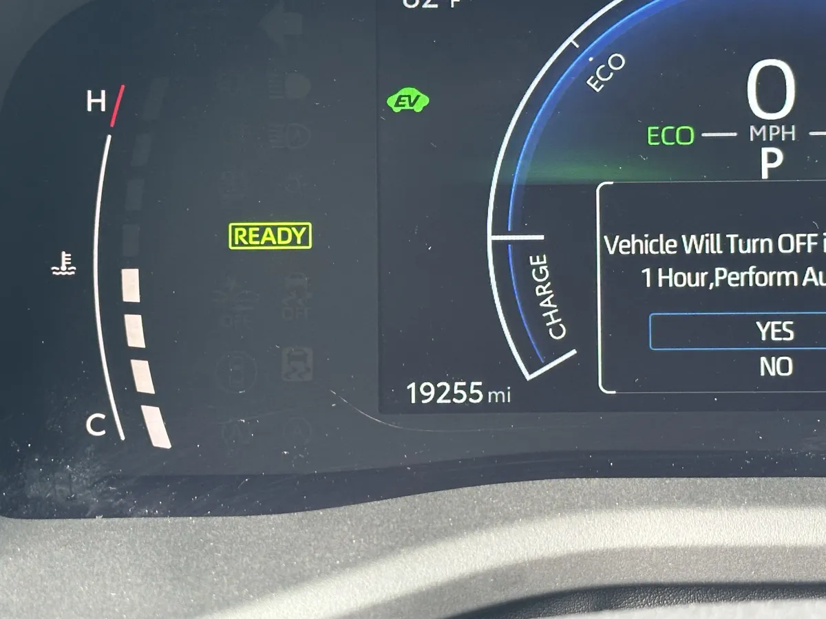 2025 Toyota Camry SE thumbnail 24
