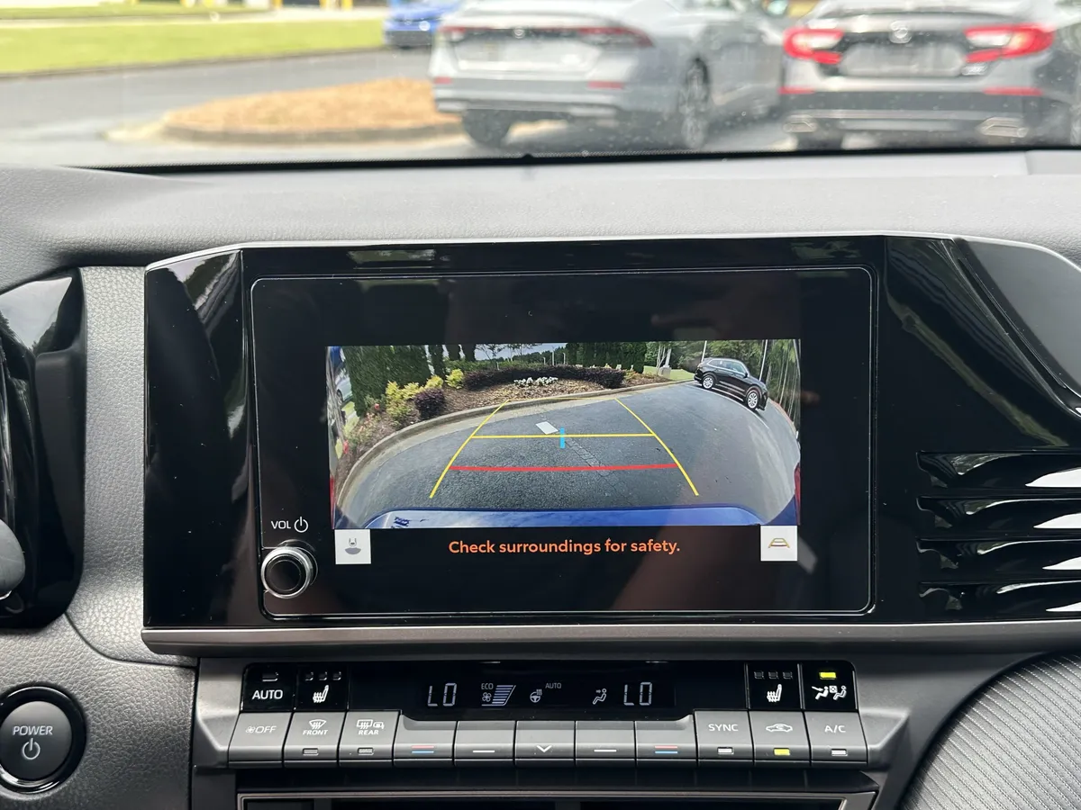 2025 Toyota Camry SE thumbnail 27