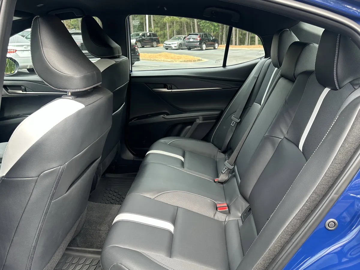 2025 Toyota Camry SE thumbnail 31