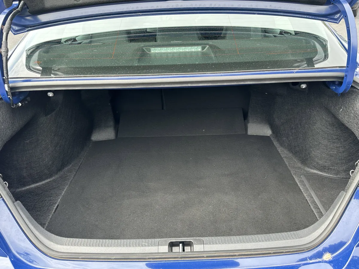 2025 Toyota Camry SE thumbnail 33