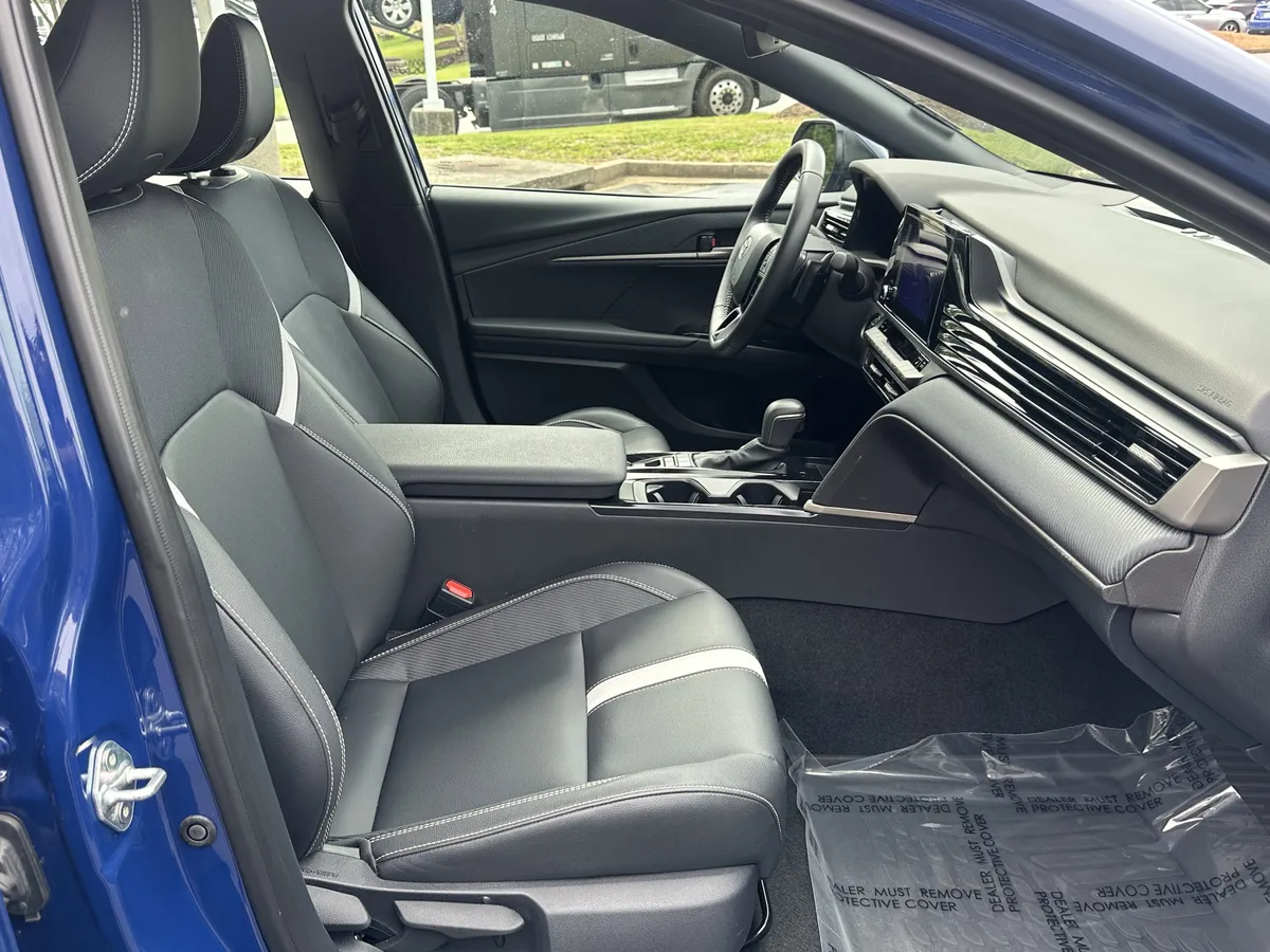 2025 Toyota Camry SE thumbnail 34