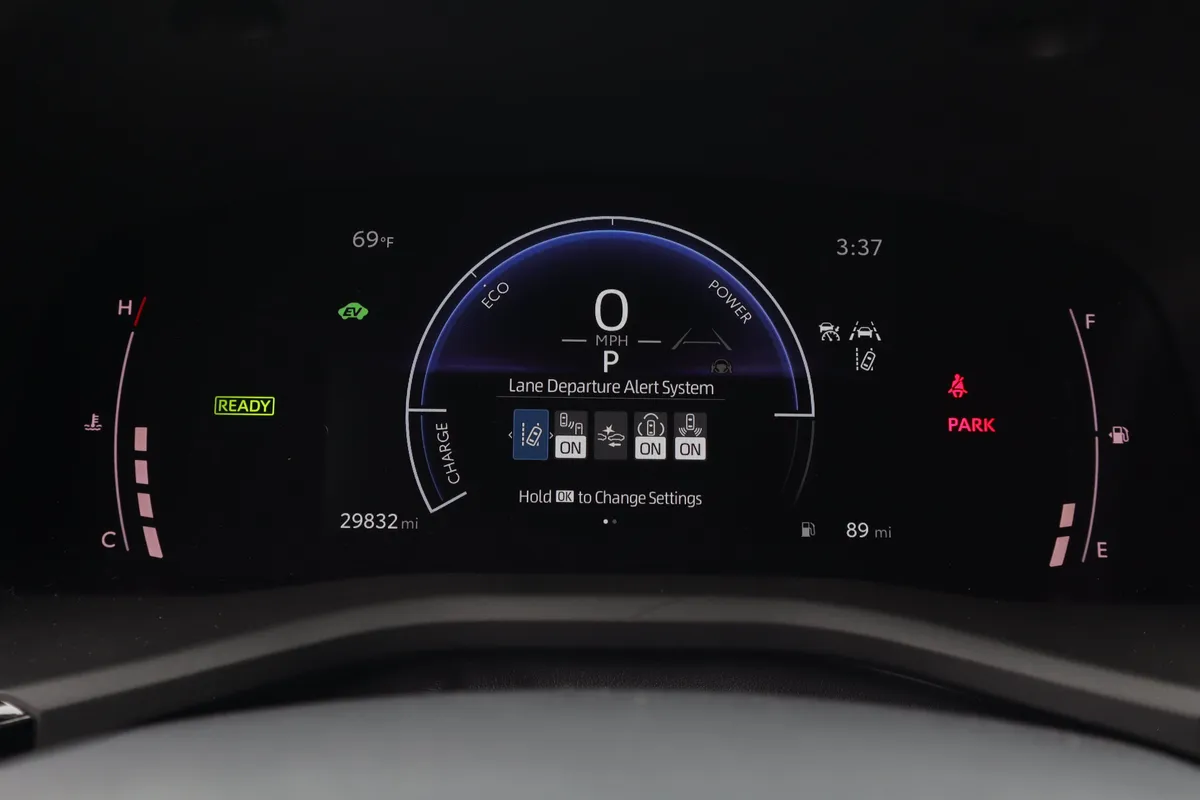 2025 Toyota Camry SE thumbnail 10