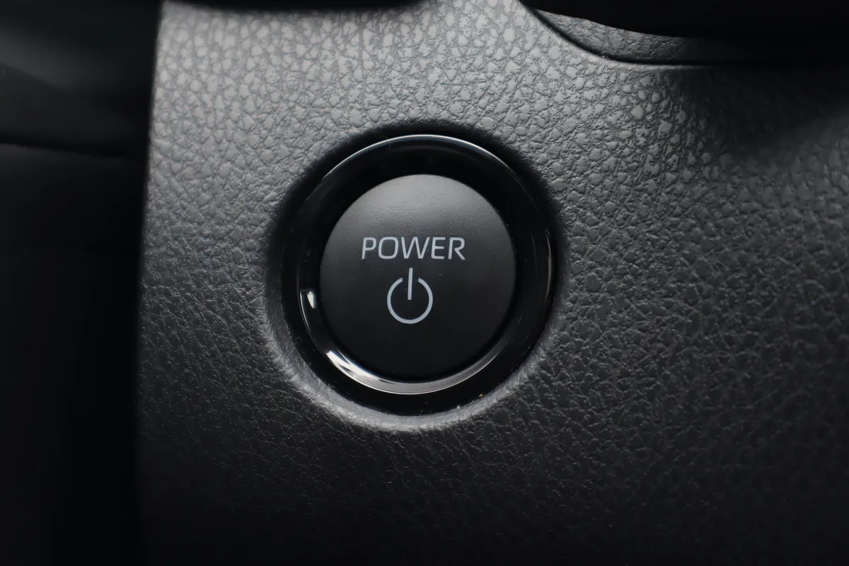2025 Toyota Camry SE thumbnail 26