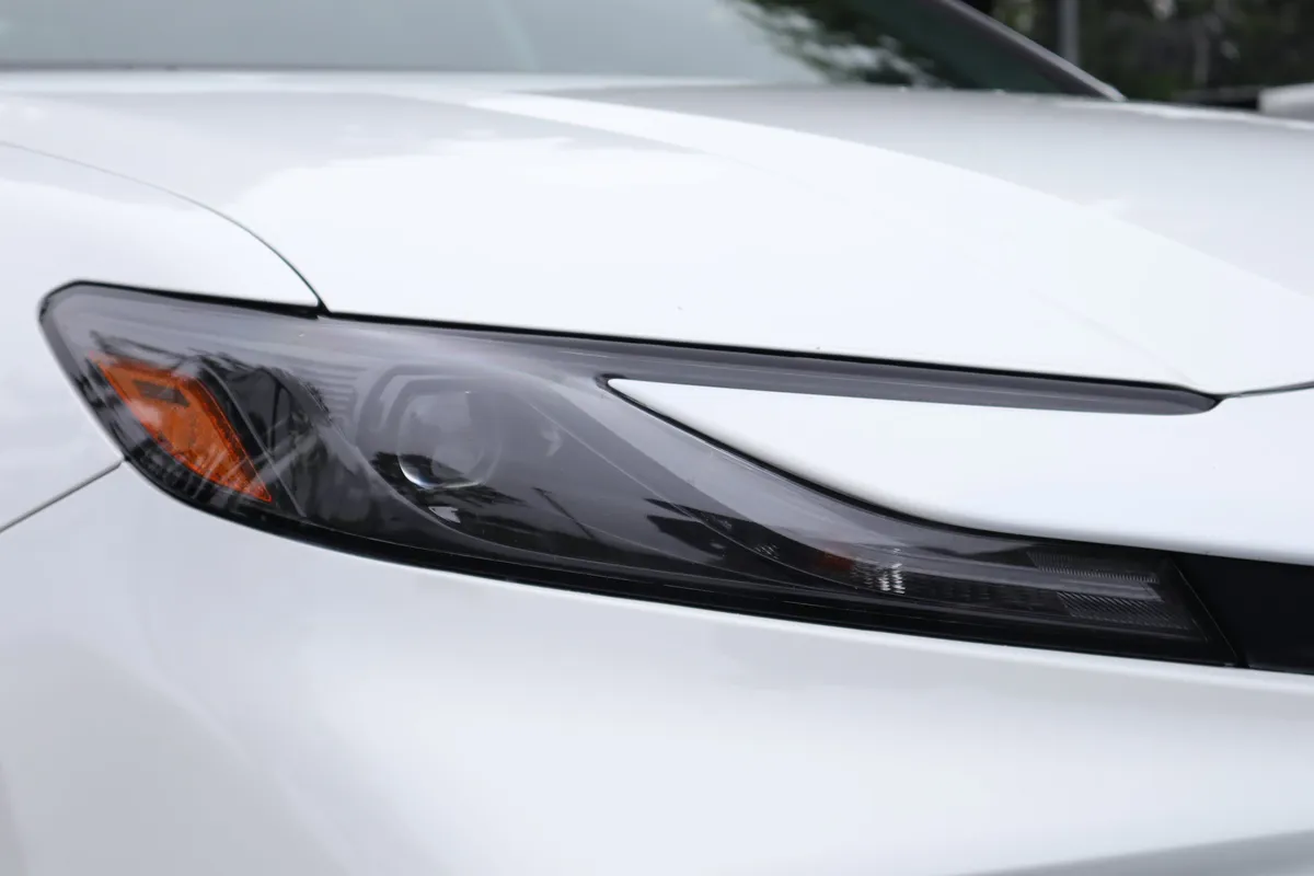 2025 Toyota Camry SE thumbnail 31