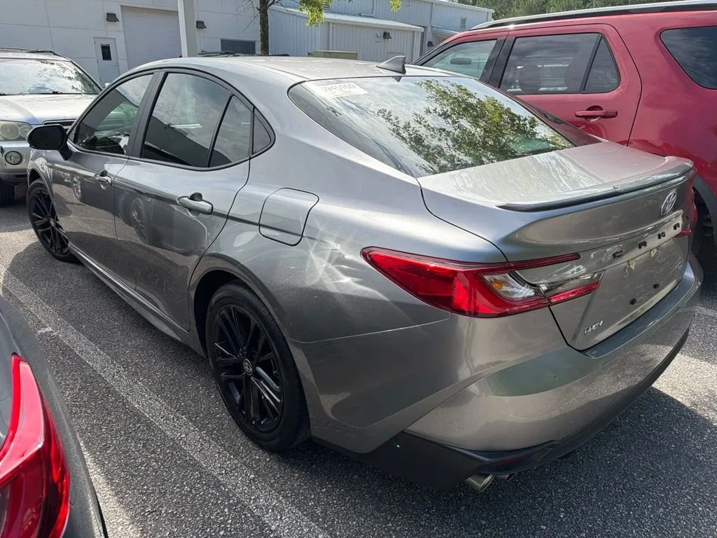 2025 Toyota Camry SE thumbnail 2