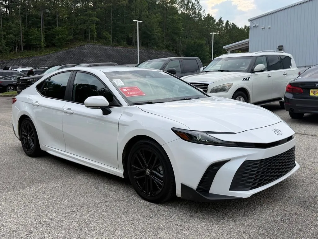 2025 Toyota Camry SE thumbnail 4