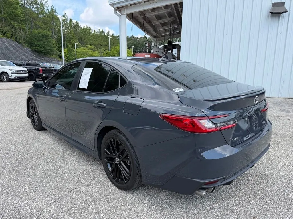 2025 Toyota Camry SE thumbnail 2