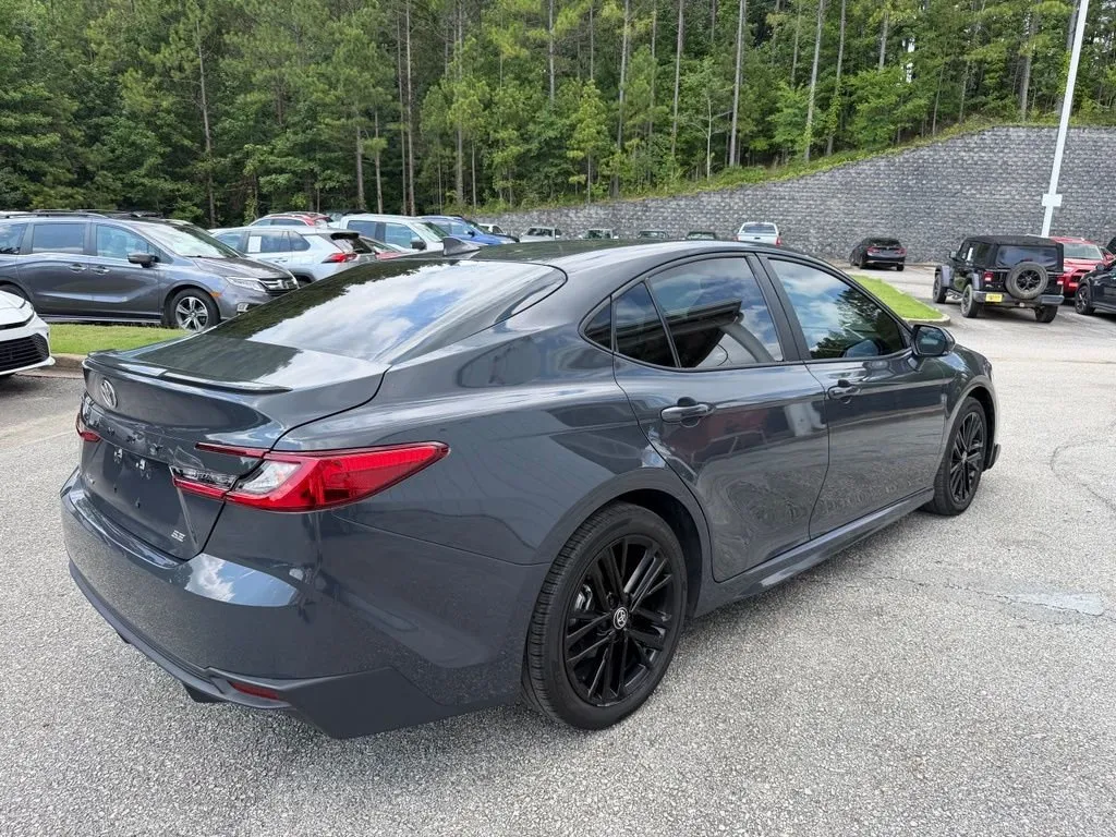 2025 Toyota Camry SE thumbnail 3
