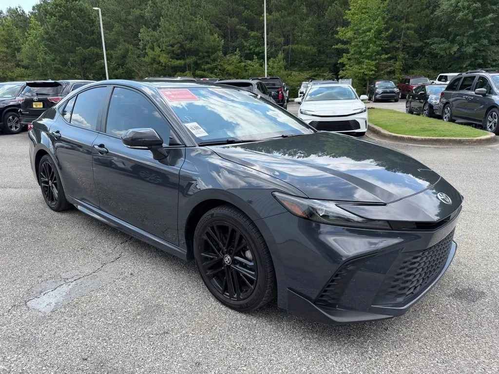 2025 Toyota Camry SE thumbnail 4