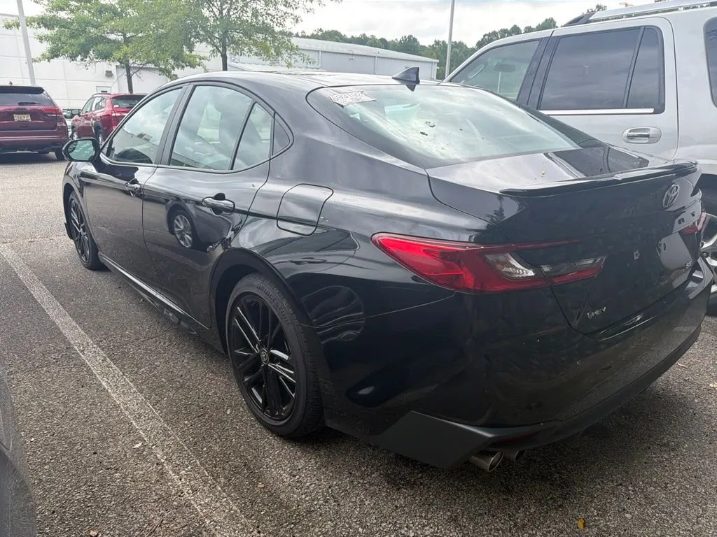 2025 Toyota Camry SE thumbnail 2