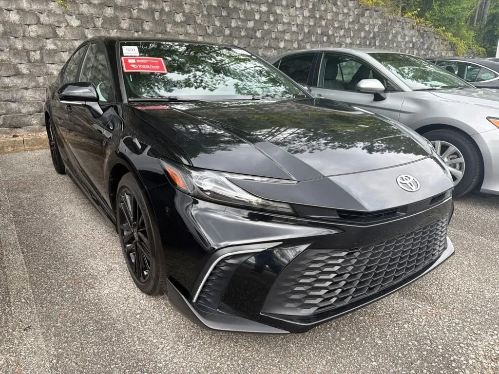 2025 Toyota Camry SE thumbnail 4