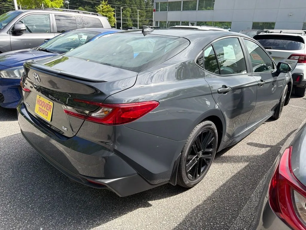 2025 Toyota Camry SE thumbnail 3