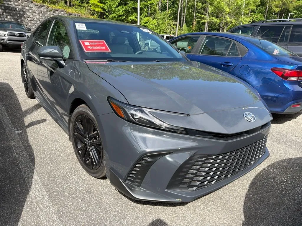 2025 Toyota Camry SE thumbnail 4