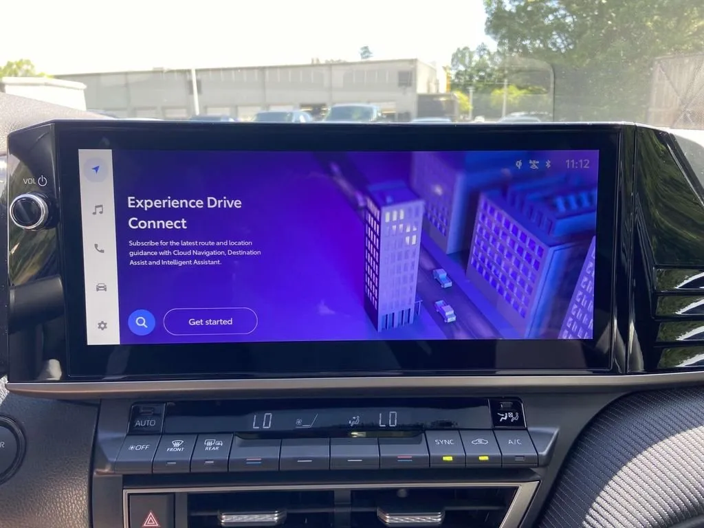 2025 Toyota Camry SE thumbnail 22