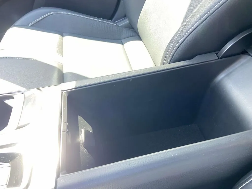 2025 Toyota Camry SE thumbnail 27