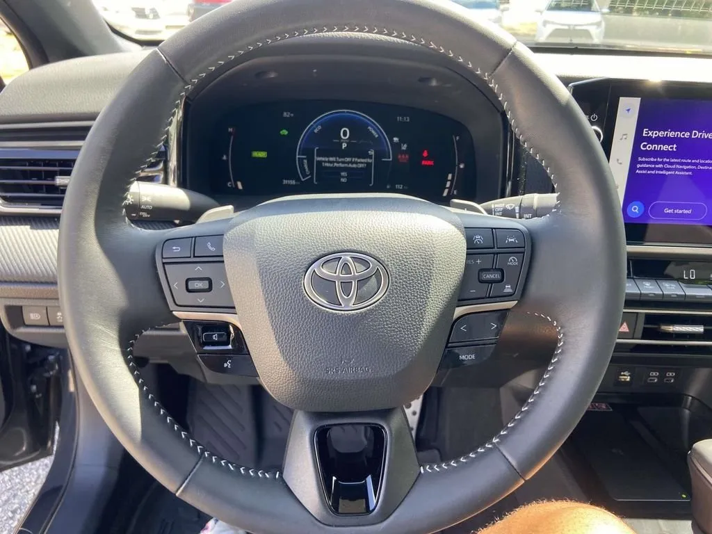 2025 Toyota Camry SE thumbnail 34