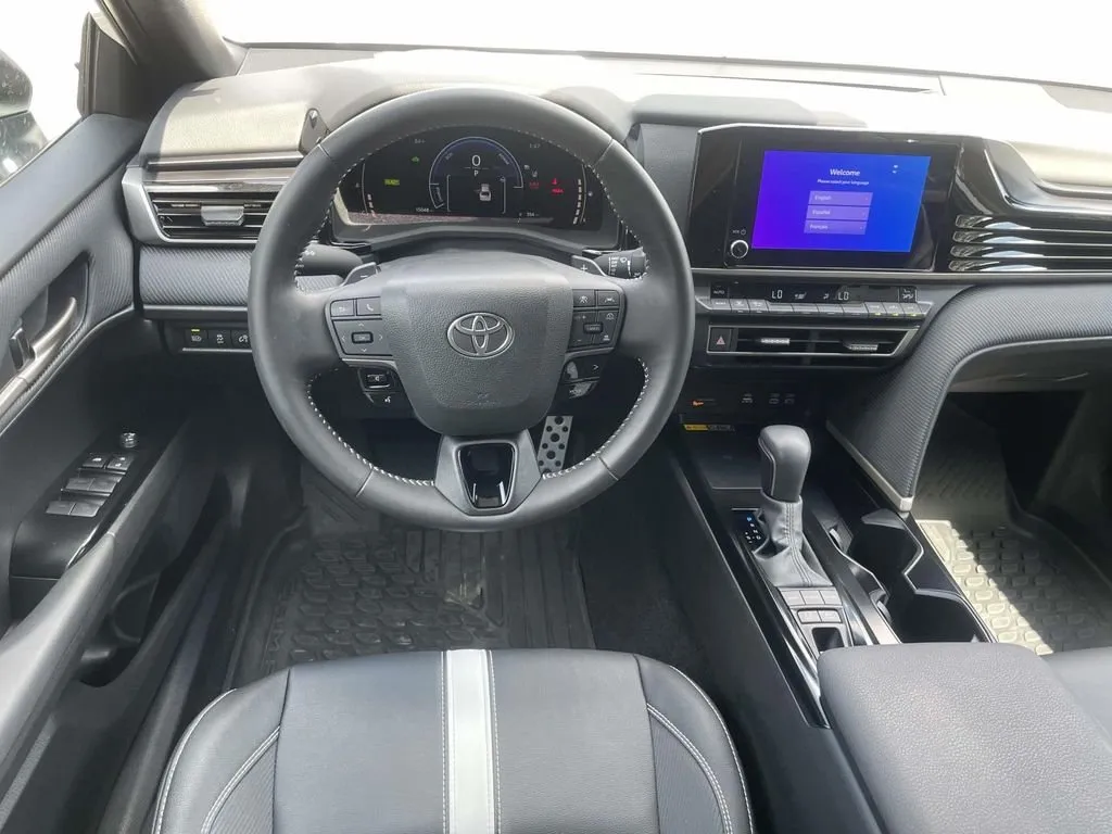 2025 Toyota Camry SE thumbnail 11
