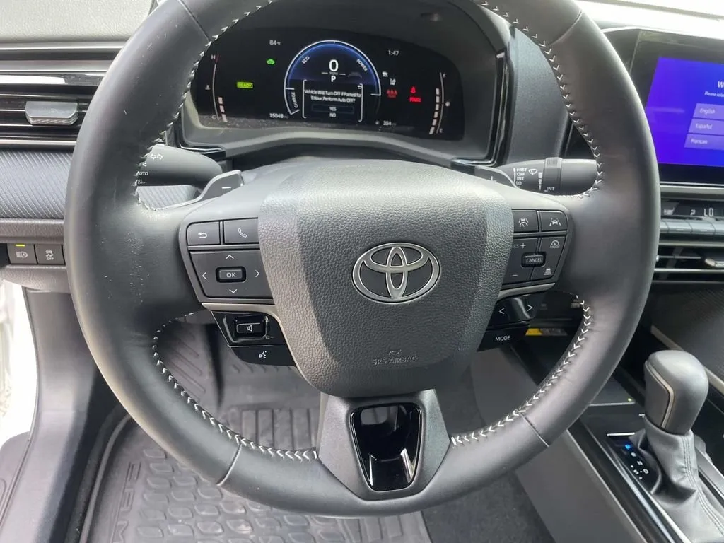 2025 Toyota Camry SE thumbnail 19