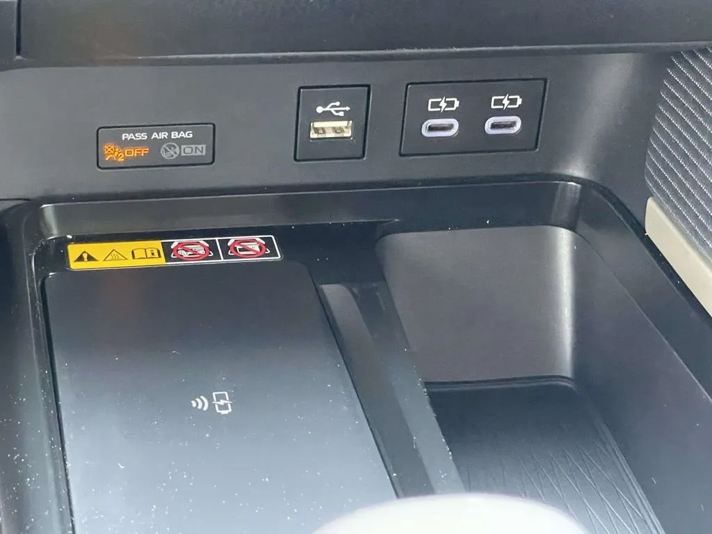 2025 Toyota Camry SE thumbnail 26