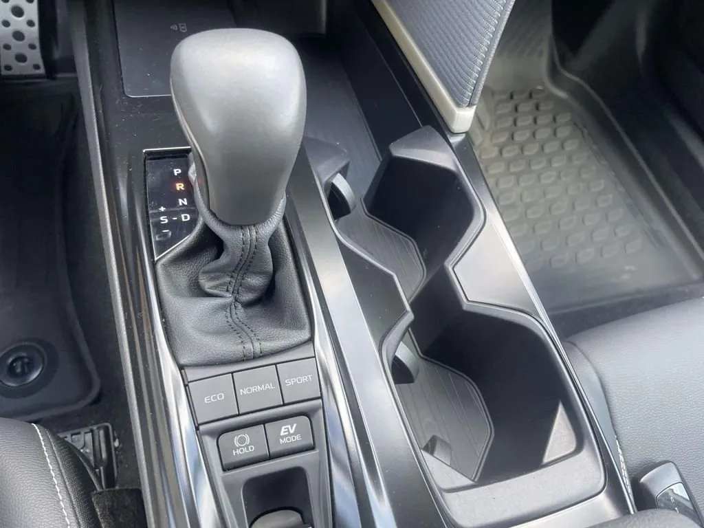 2025 Toyota Camry SE thumbnail 27