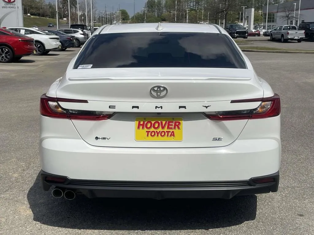 2025 Toyota Camry SE thumbnail 3