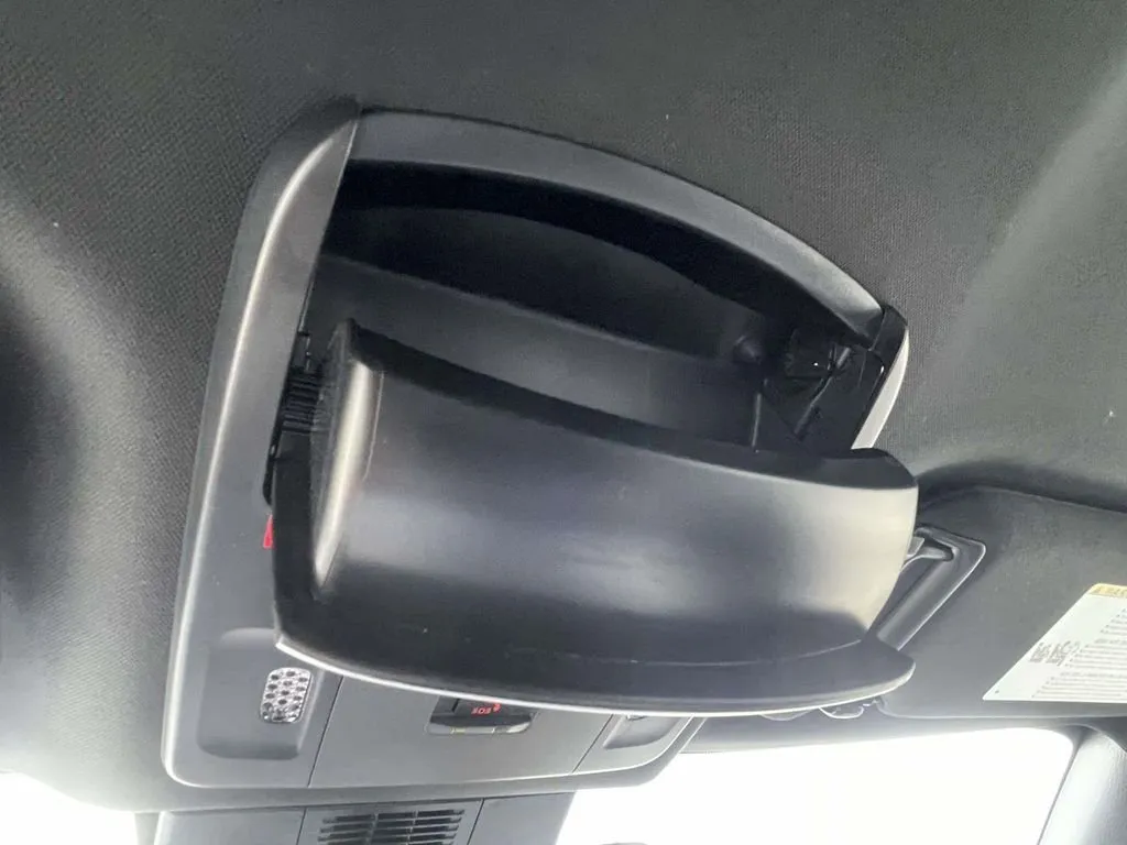 2025 Toyota Camry SE thumbnail 34