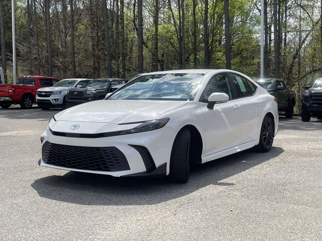 2025 Toyota Camry SE thumbnail 6