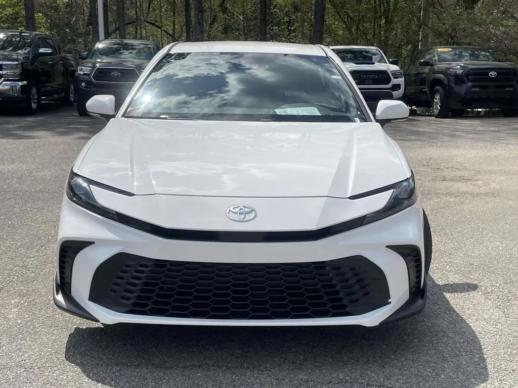 2025 Toyota Camry SE thumbnail 8