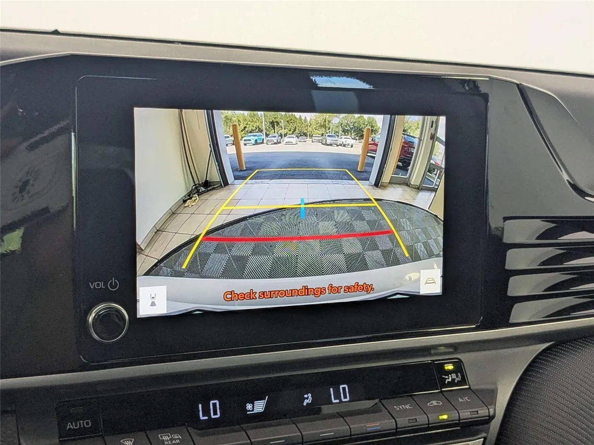 2025 Toyota Camry SE thumbnail 20