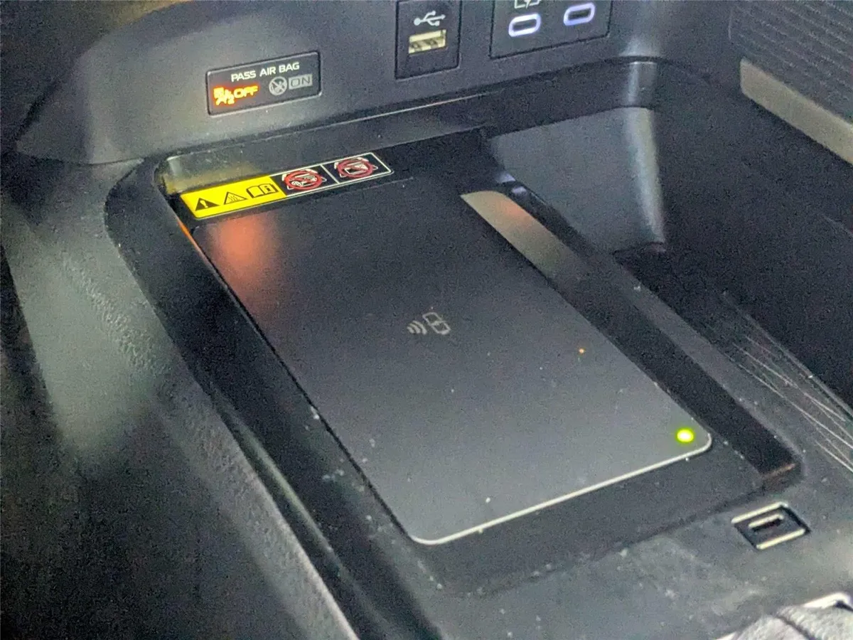 2025 Toyota Camry SE thumbnail 23