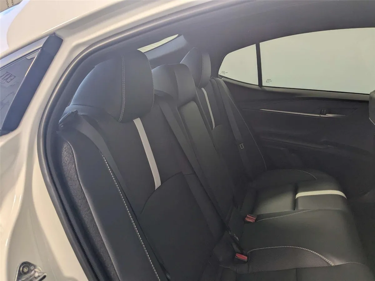 2025 Toyota Camry SE thumbnail 27