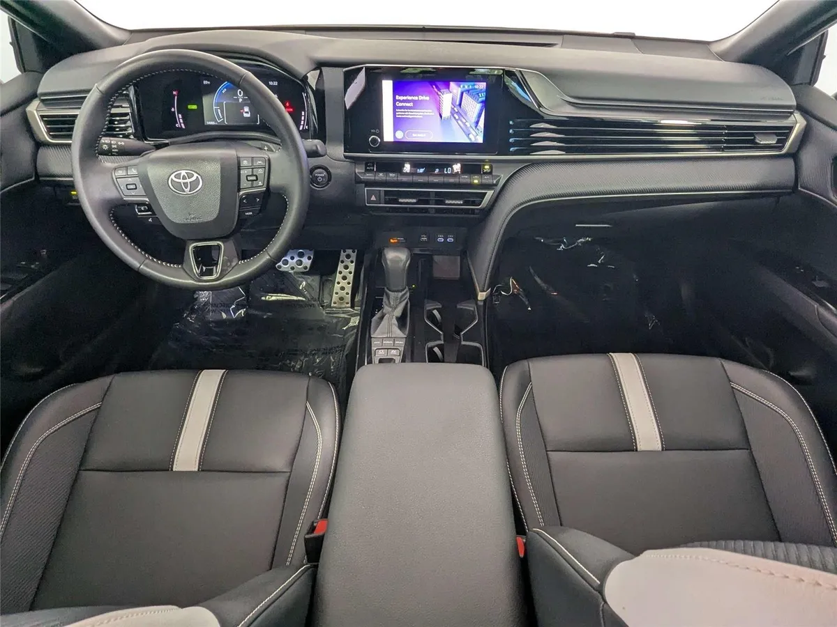 2025 Toyota Camry SE thumbnail 36