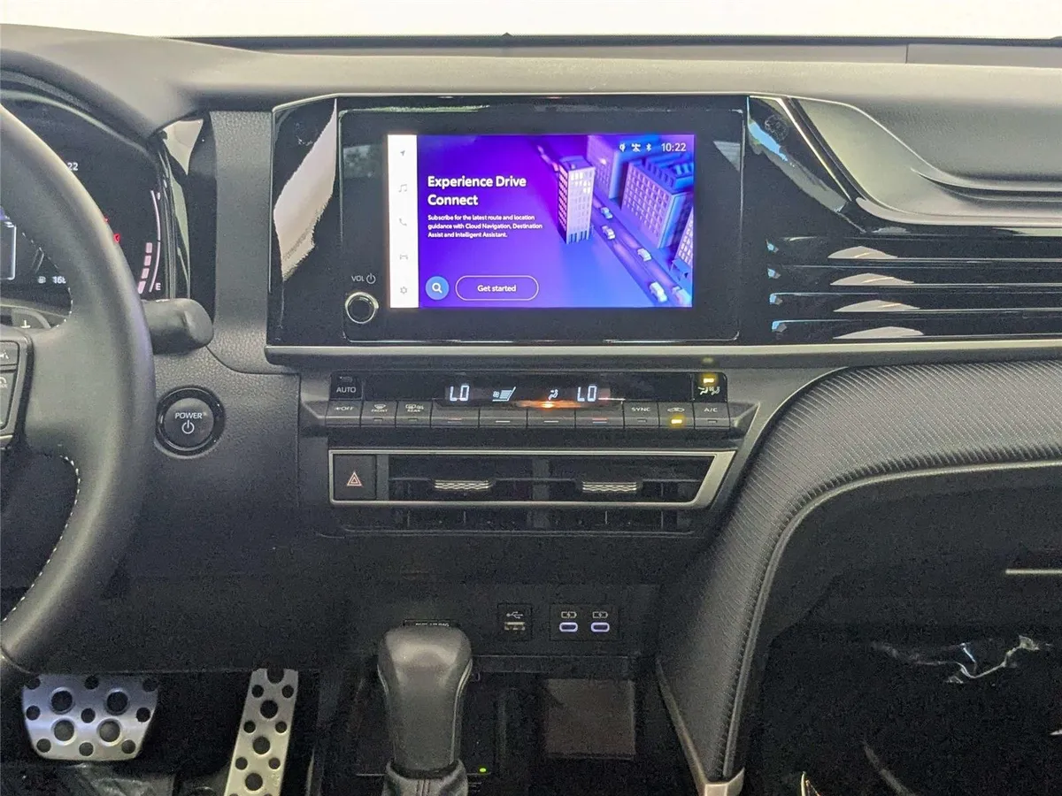 2025 Toyota Camry SE thumbnail 39