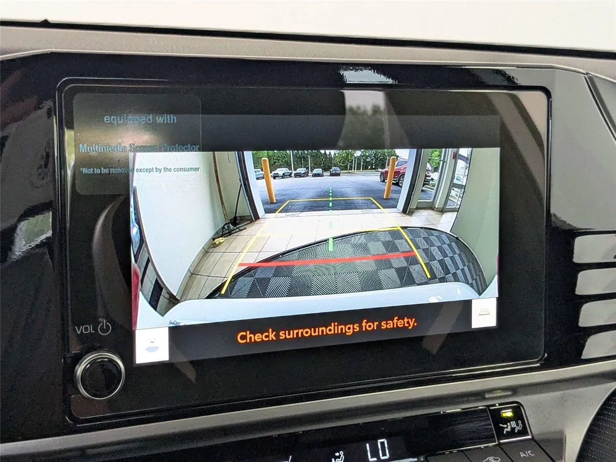 2025 Toyota Camry SE thumbnail 20
