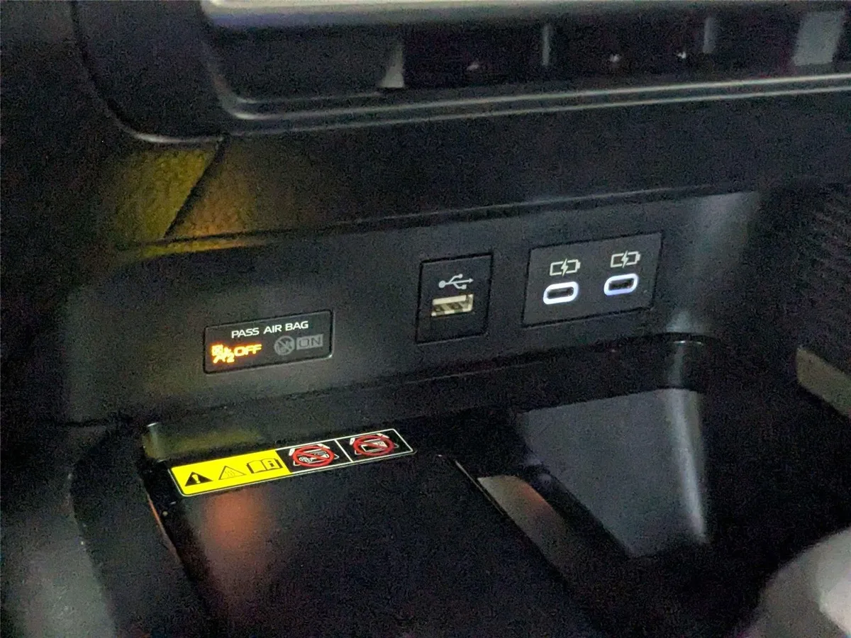 2025 Toyota Camry SE thumbnail 22