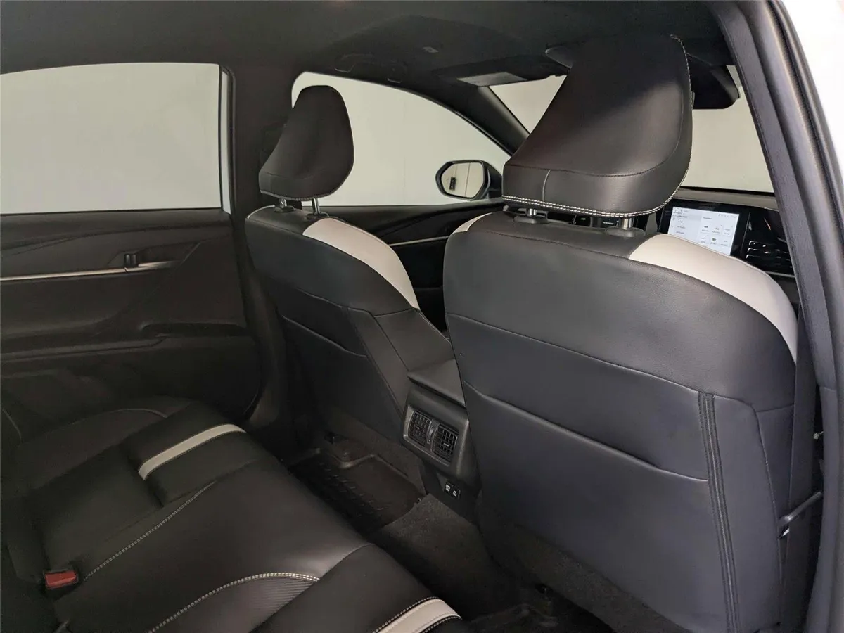 2025 Toyota Camry SE thumbnail 29