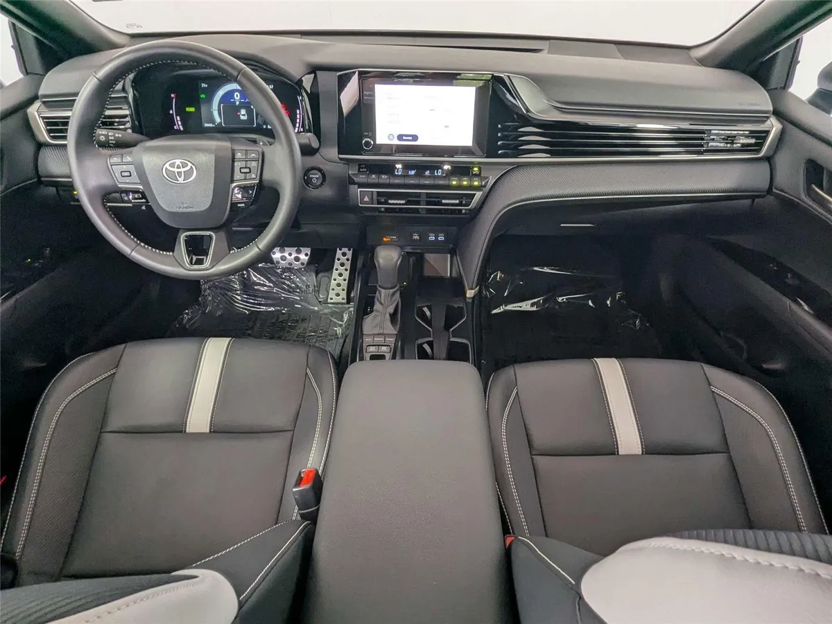 2025 Toyota Camry SE thumbnail 36