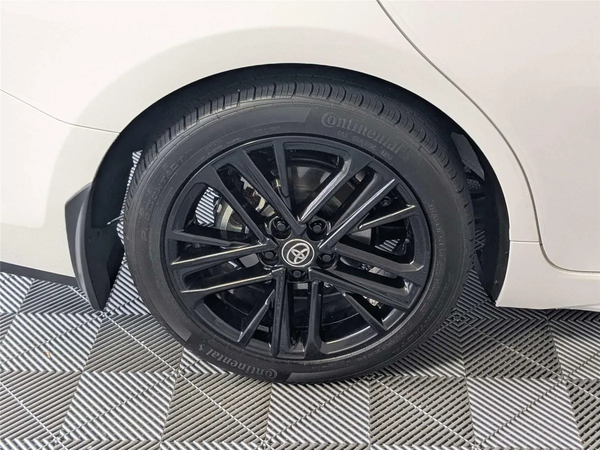 2025 Toyota Camry SE thumbnail 8