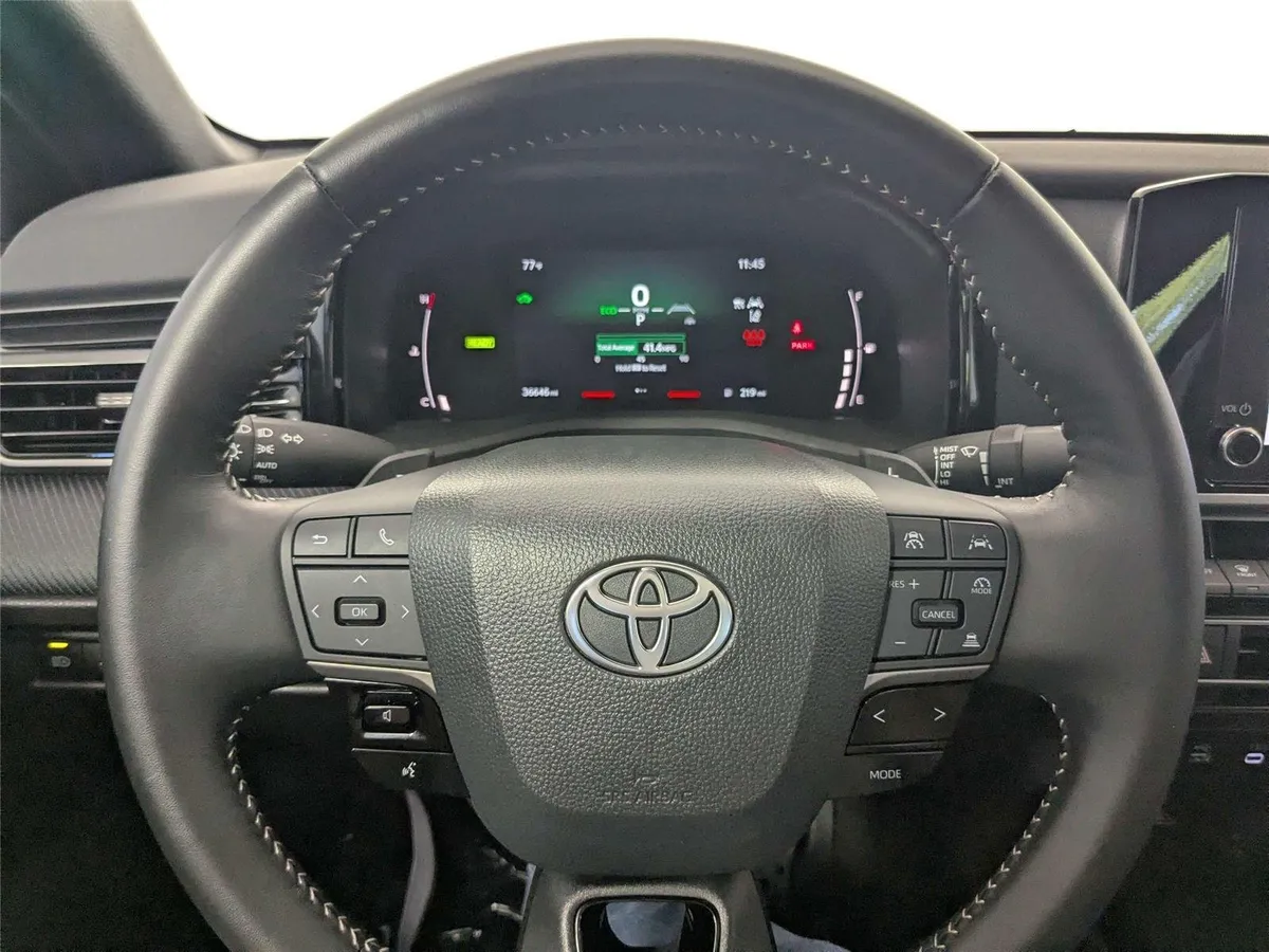 2025 Toyota Camry SE thumbnail 15