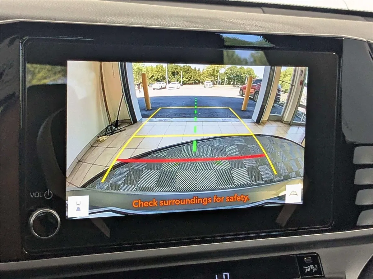 2025 Toyota Camry SE thumbnail 20