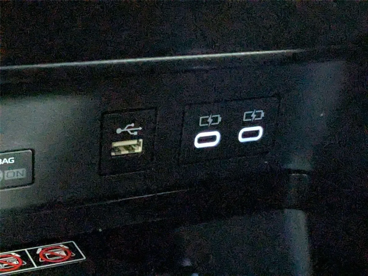 2025 Toyota Camry SE thumbnail 22