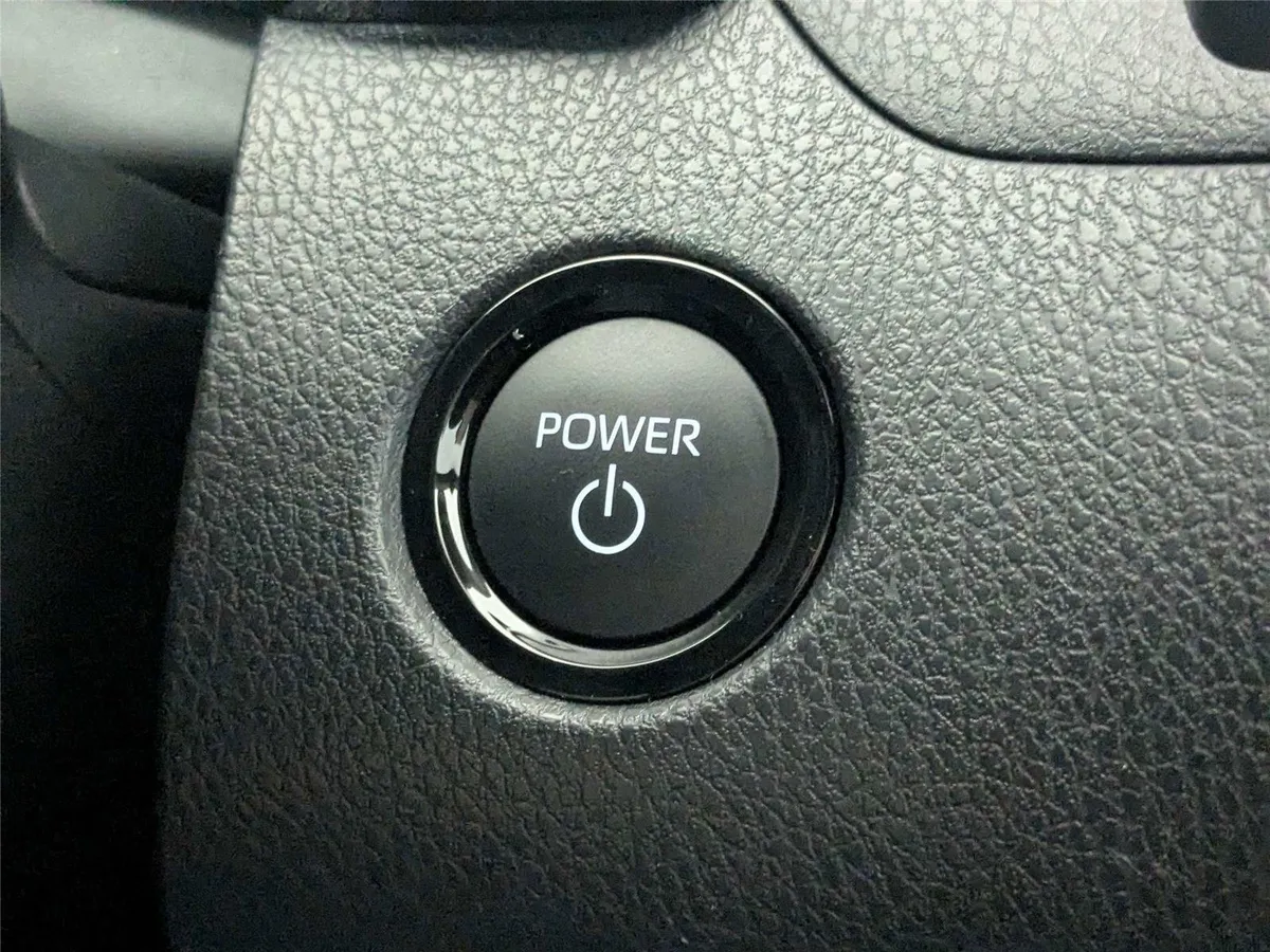 2025 Toyota Camry SE thumbnail 26