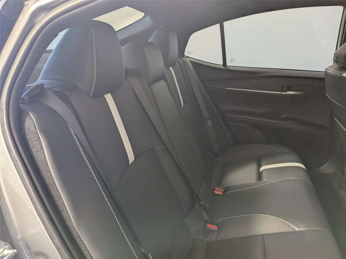 2025 Toyota Camry SE thumbnail 27