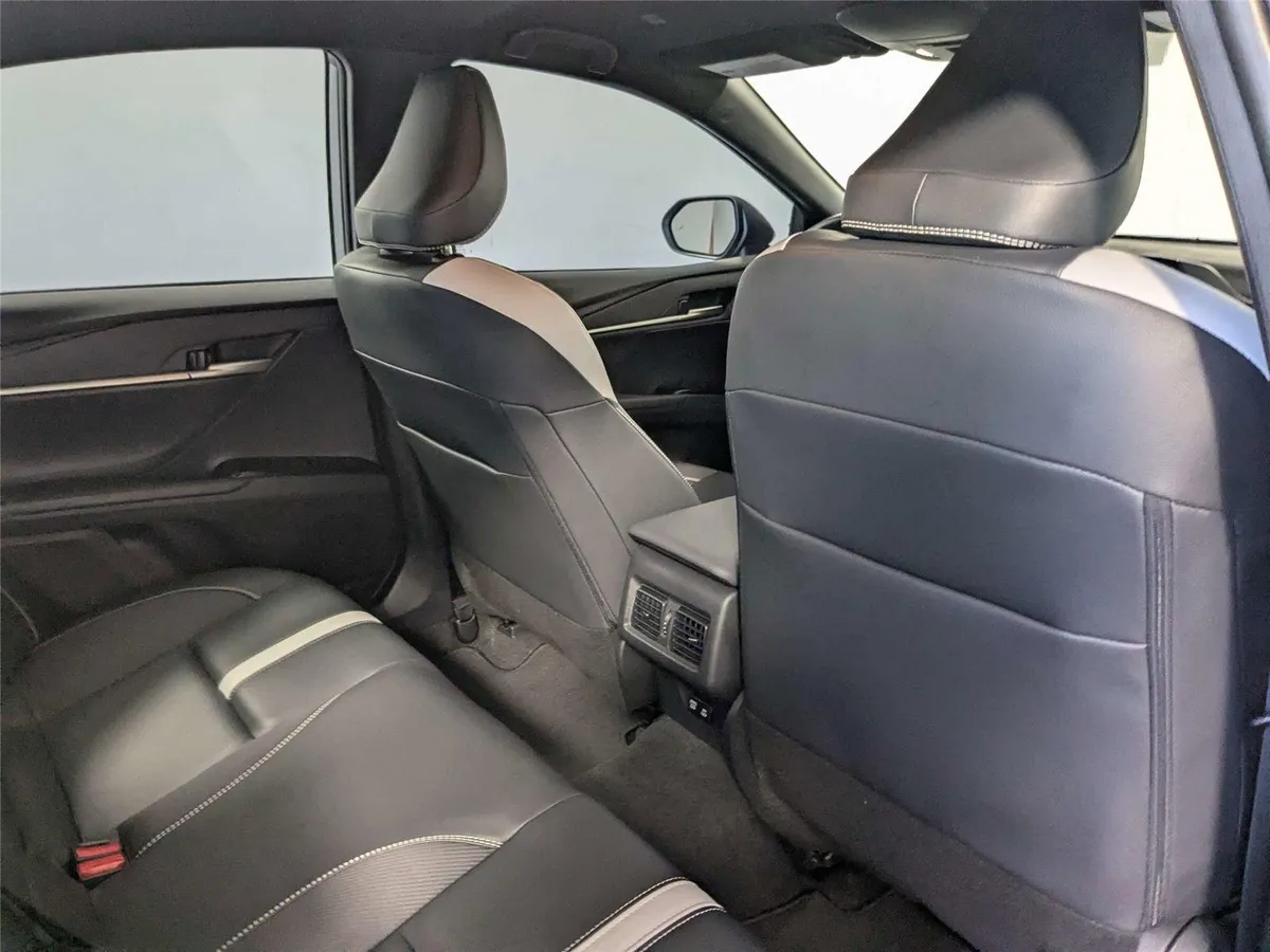 2025 Toyota Camry SE thumbnail 29