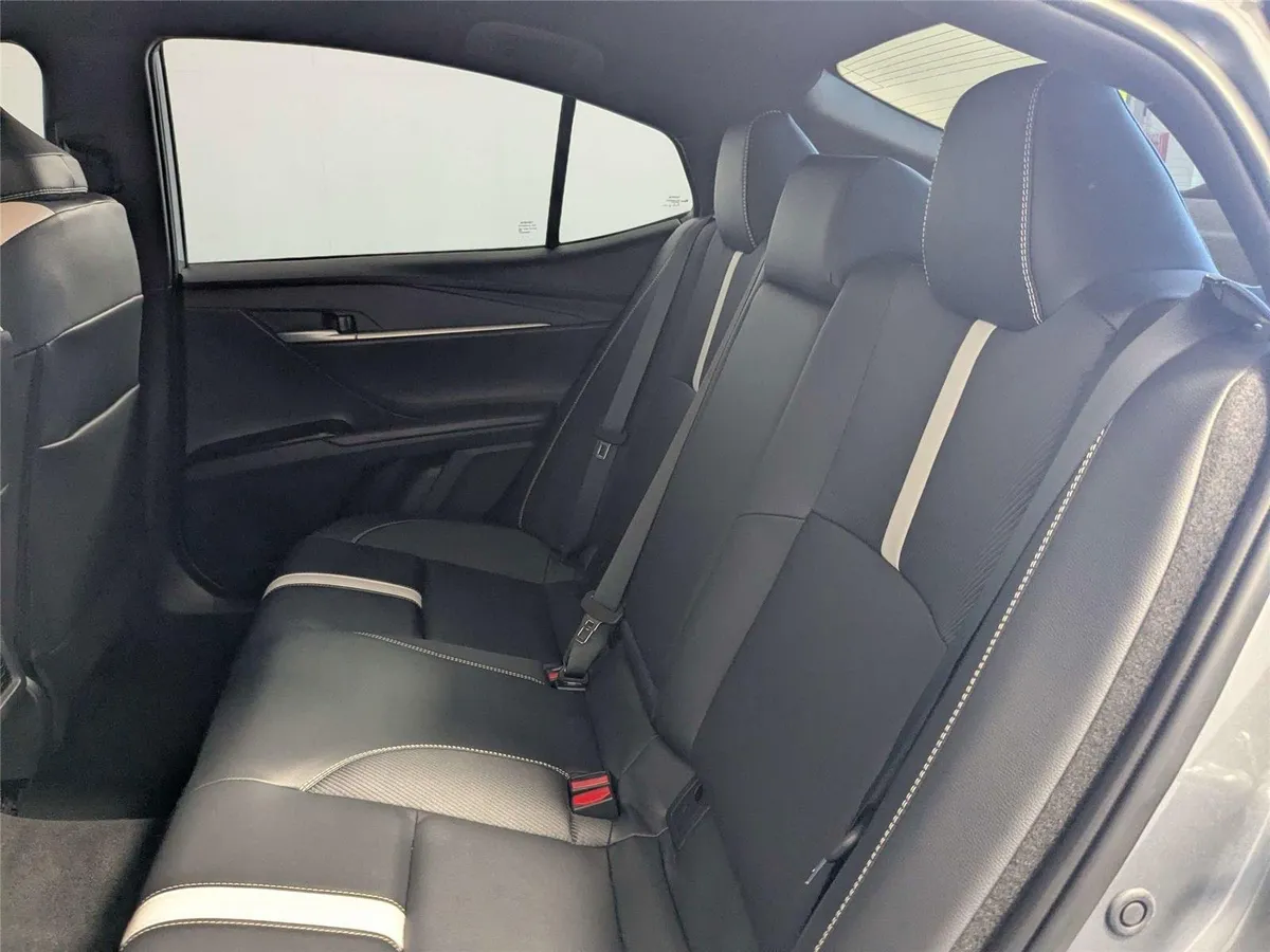 2025 Toyota Camry SE thumbnail 33