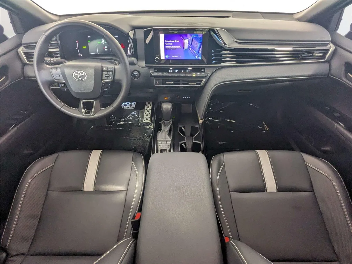 2025 Toyota Camry SE thumbnail 36