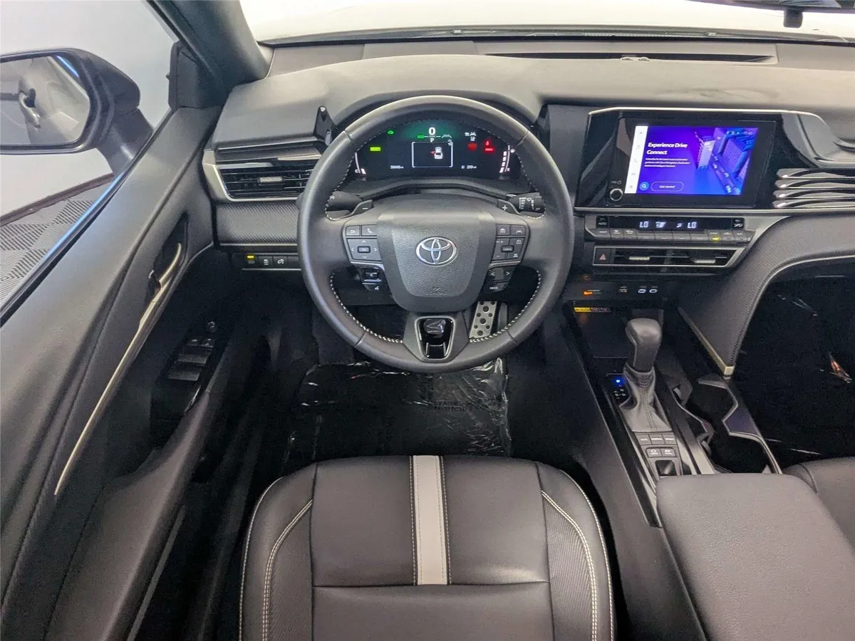 2025 Toyota Camry SE thumbnail 37